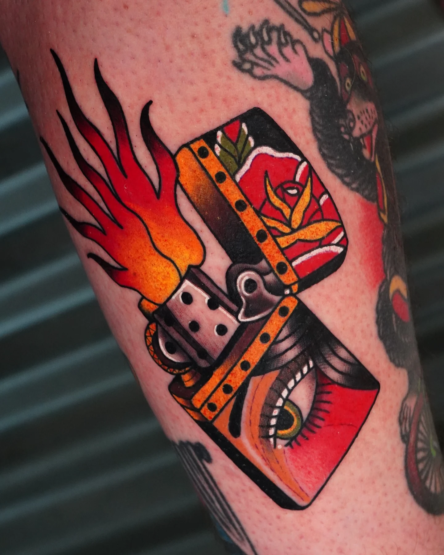 Skin Design Tattoos — geleneksel dövme çalışması